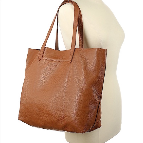 Cuyana Handbags - Cuyana brown leather classic tote